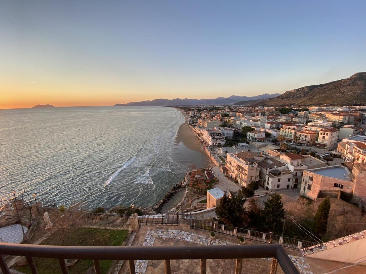 Holidaycasa Romano - Vacanza Nel Cuore Di Sperlonga Ngoại thất bức ảnh